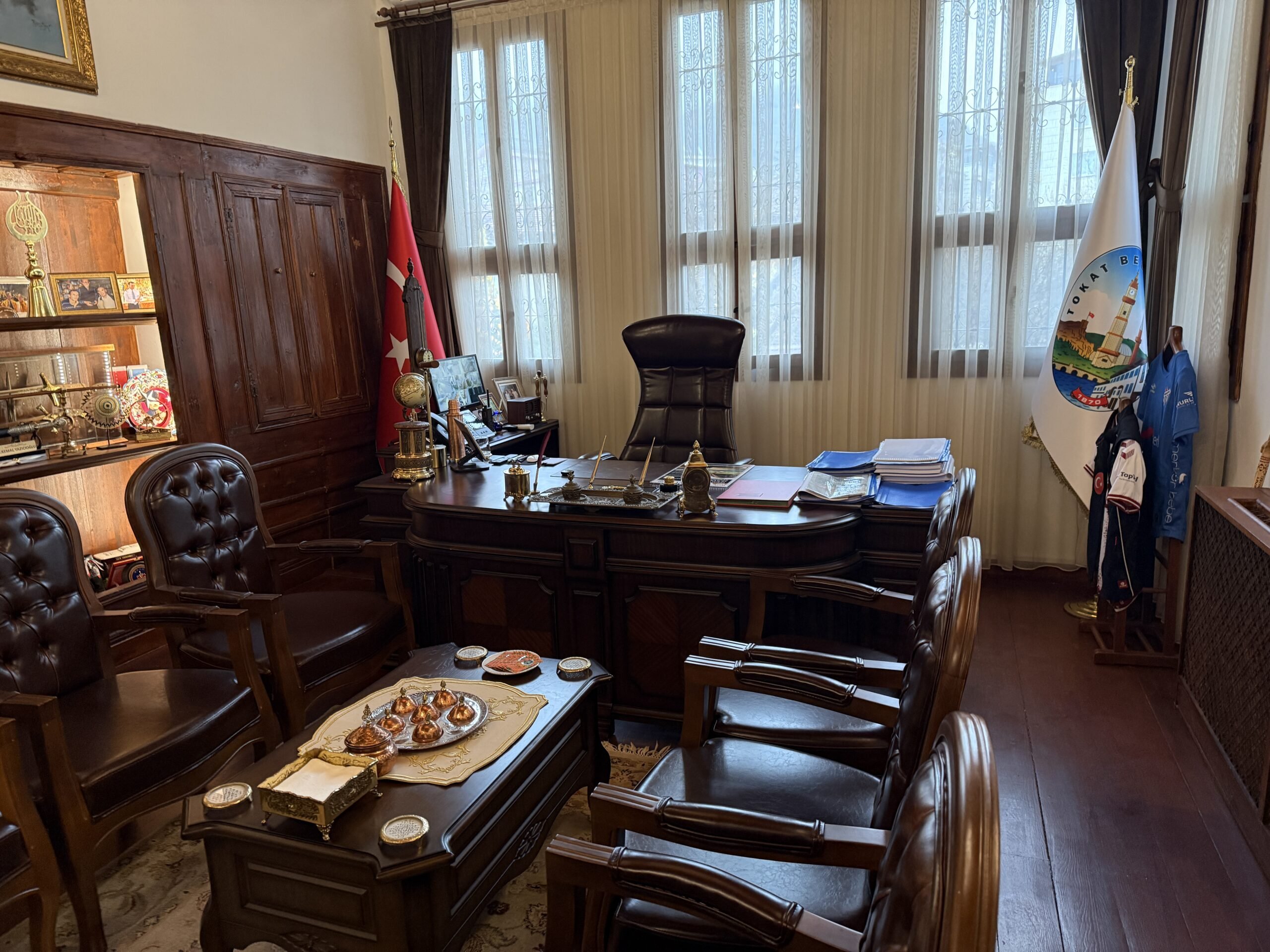 Başkanın makam odasından çıkan dinleme cihazındaki sim kar