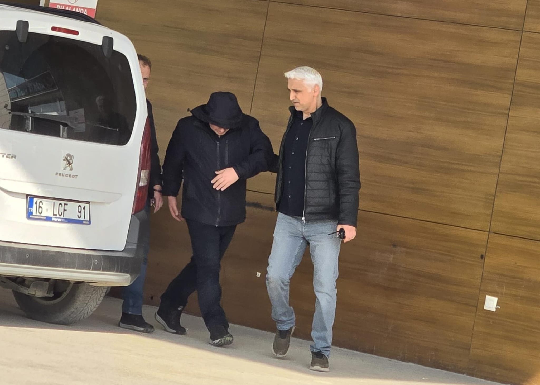 Başkasına ait arsayı satmak için 100 bin lira kapora alan ş