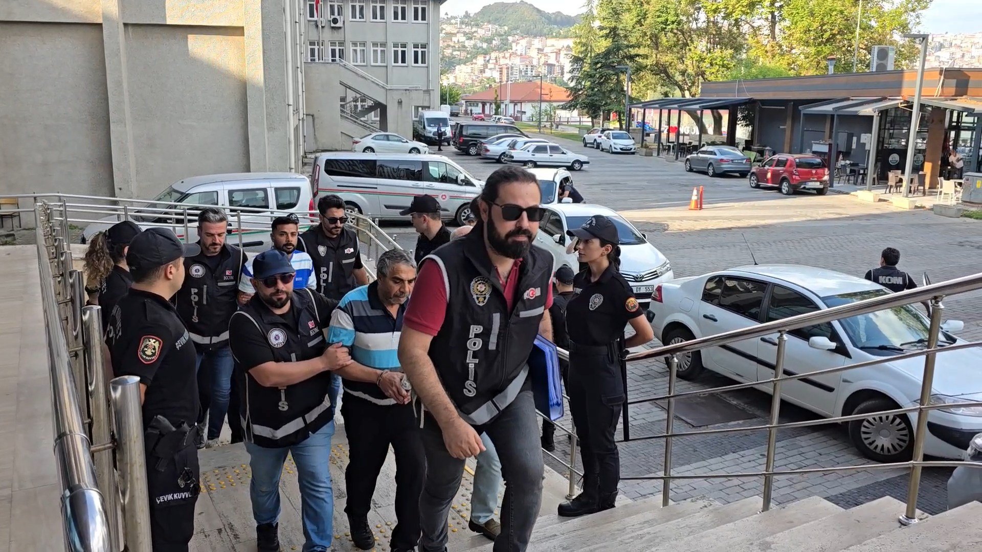 BELEDIYE CALISANLARINA FAIZLE PARA VEREN 844124 250318 1