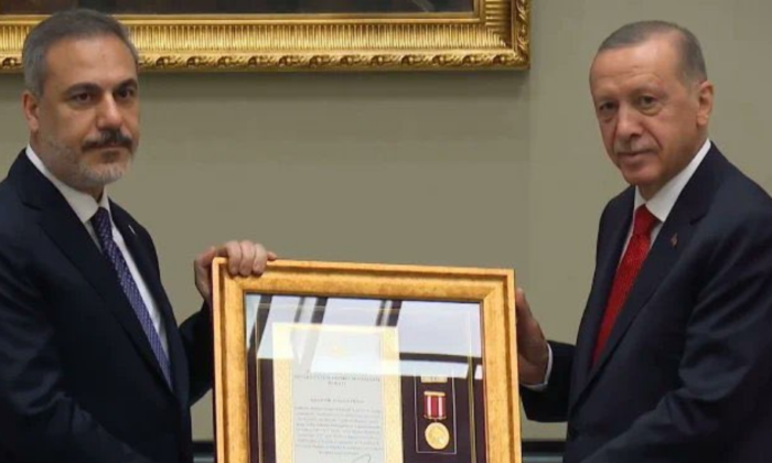 Erdoğan Fidan’a Üstün Hizmet Madalyası Verdi