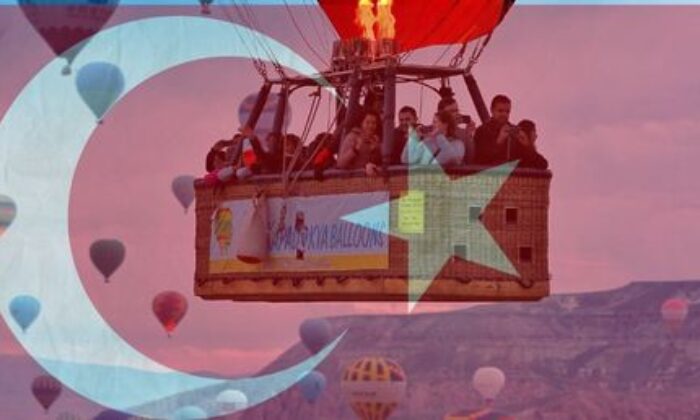 Kapadokya’da balonlar 23 Nisan kutlamaları için havalandı