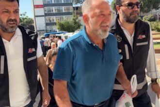 BICAK PARASI ALDIGI ONE SURULEN PROFES 928337 275736