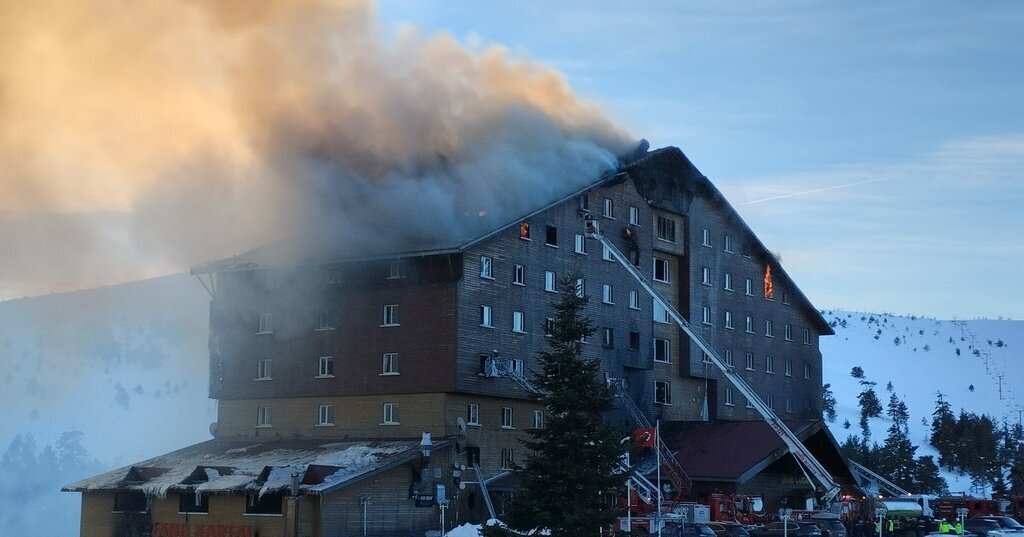 BOLUDAKI OTEL YANGINI MUTFAKTA KIZGIN 534395 158245