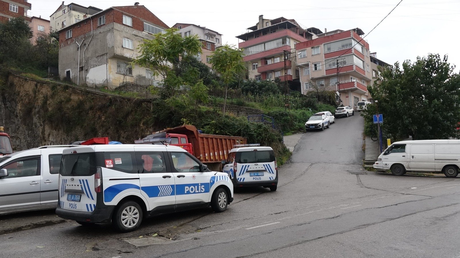 Borç nedeniyle tartıştığı 3 akrabasını silahla ağır ya