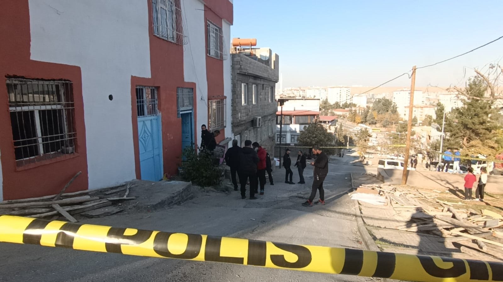 Boşandığı kadını, çocuklarının yanında bıçaklayarak