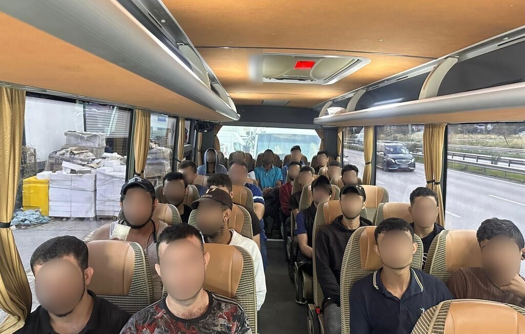 BURSADA KIMLIKSIZ YABANCI UYRUKLULARA Y 358416 98857