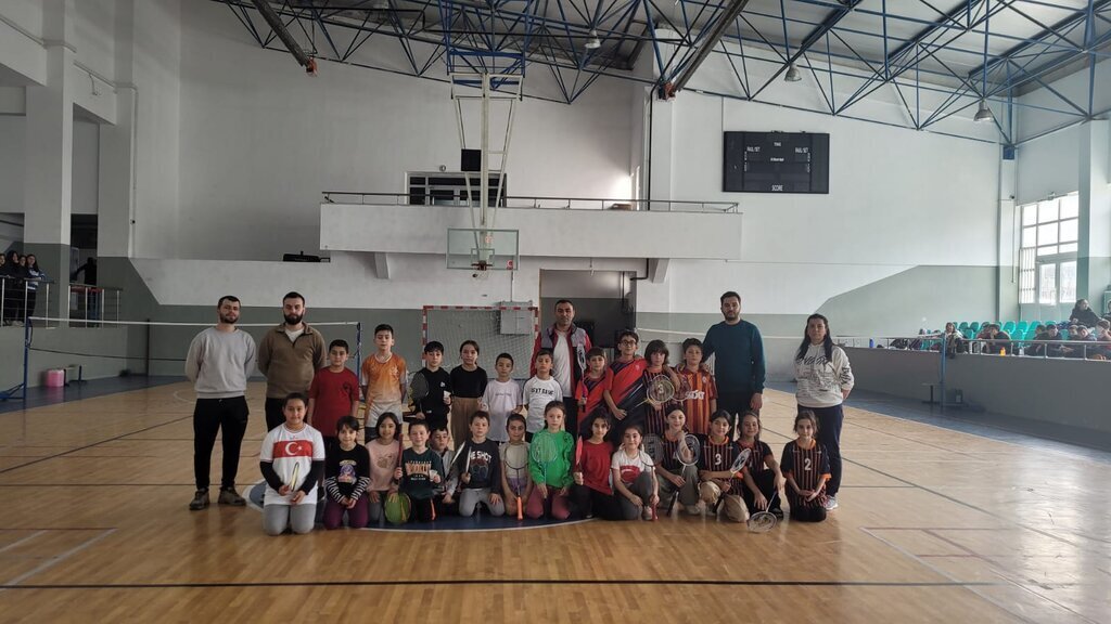 Badminton Kucukler Kategorisi Okul Sporlari Musabakalari sona erdi