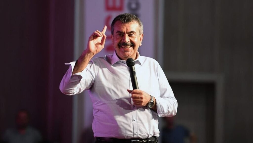 Bakan Tekin Ders Kitaplarimizi Gozden Geciriyoruz