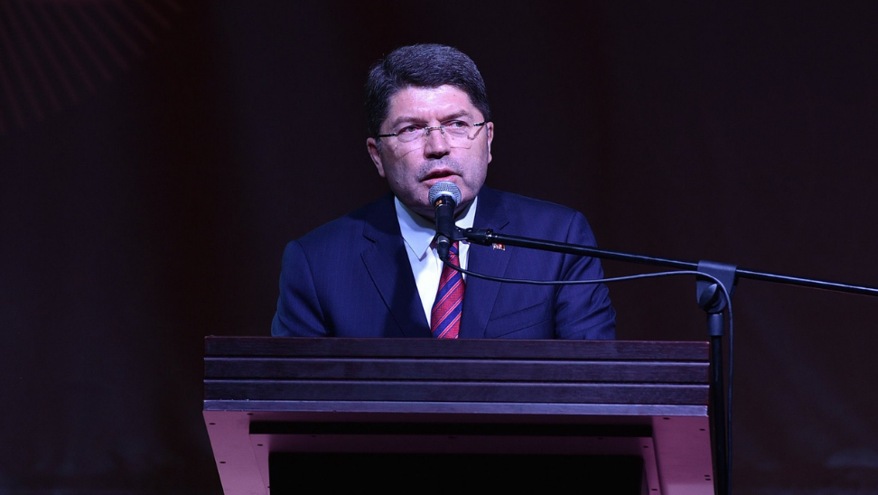 Bakan Tunc Savasa devam karari ile dunya atese verilebiliyor