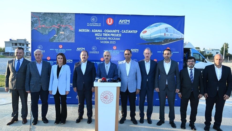 Bakan Uraloğlu, Mersin-Adana-Osmaniye-Gaziantep Hızlı Tren Hattı’nda incelemelerde bulundu