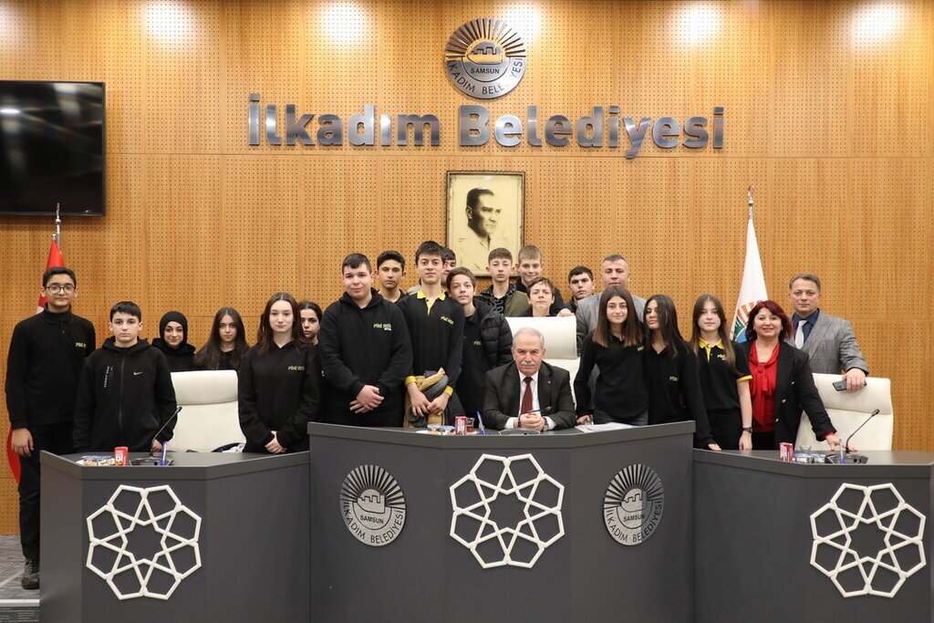 Baskan Demirtas genclerle tecrubelerini paylasti