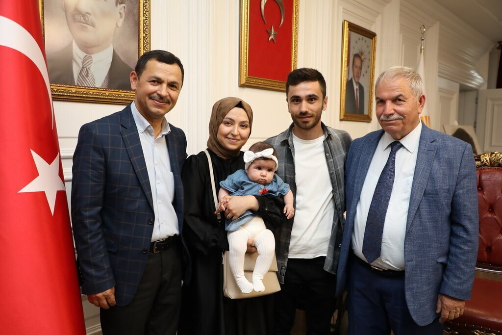 Baskan Demirtas ilce halkiyla bayramlasti