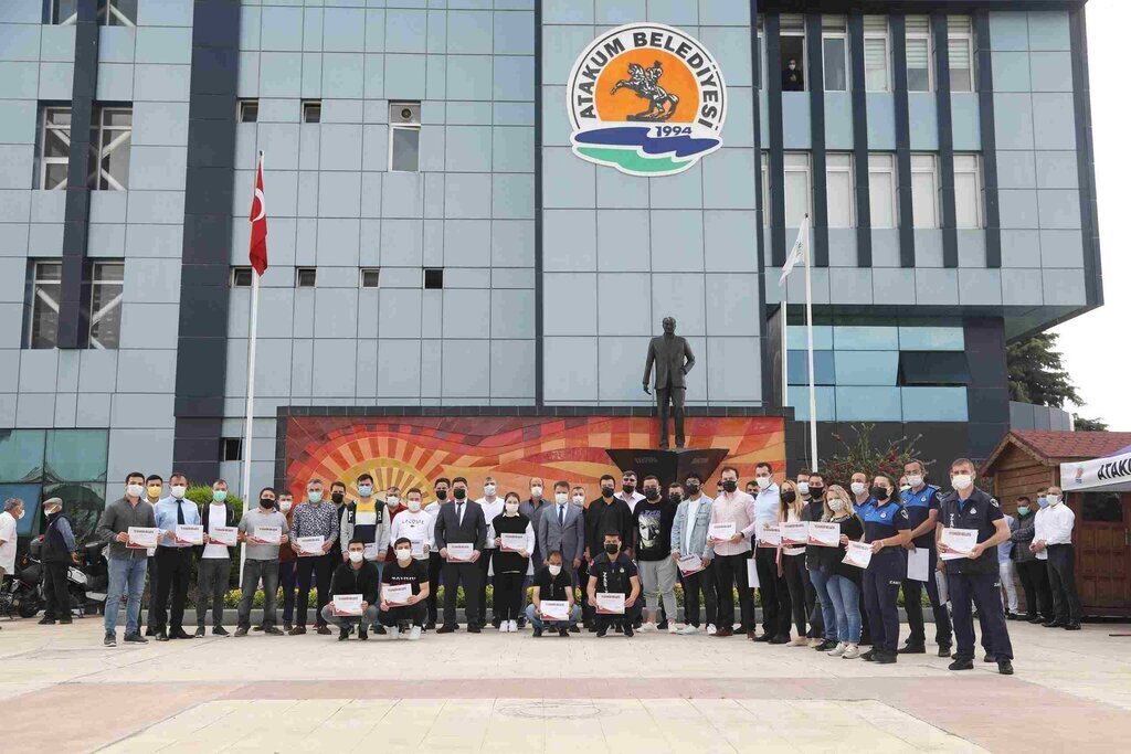 Baskan Deveciden belediye emekcilerine tesekkur scaled