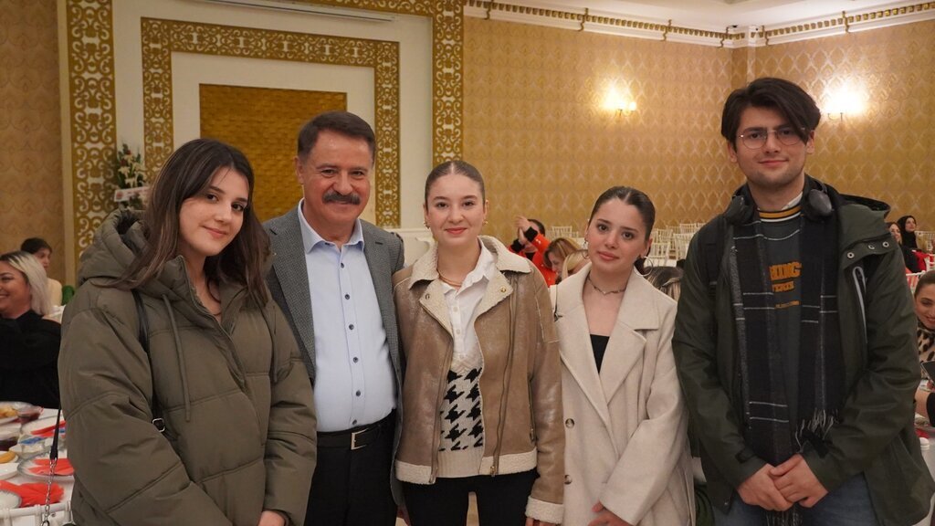 Baskan Deveciye kadinlardan coskulu karsilama