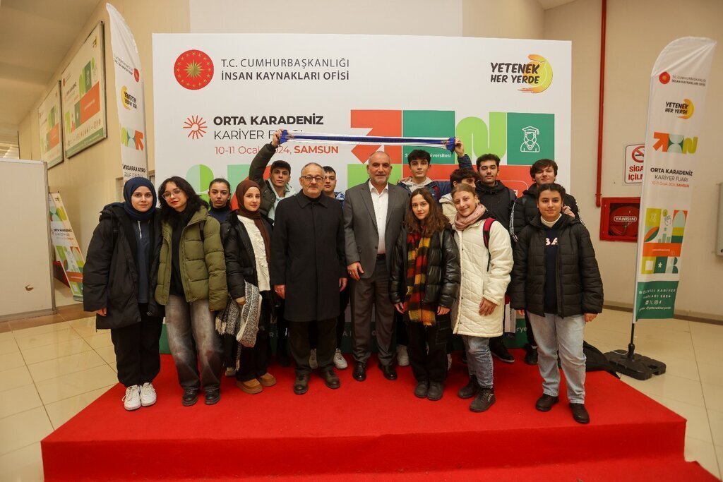 Baskan Ibrahim Sandikci OKAF24te Genclerle Bulustu