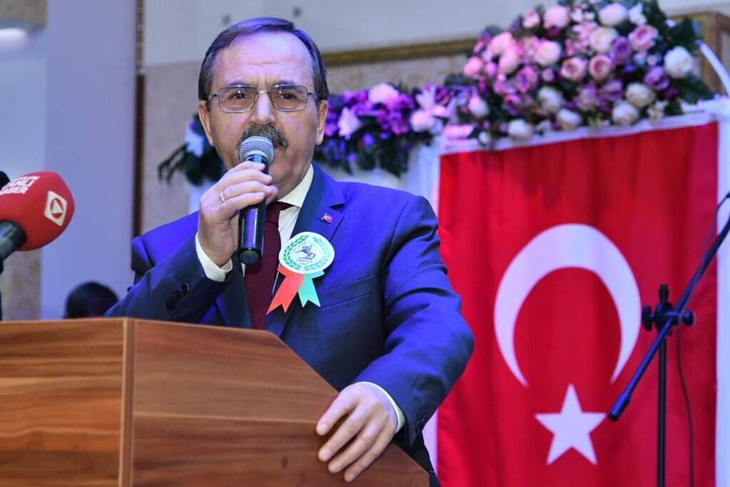 Başkan Zihni Şahinden sivil topluma SİYASET uyarısı