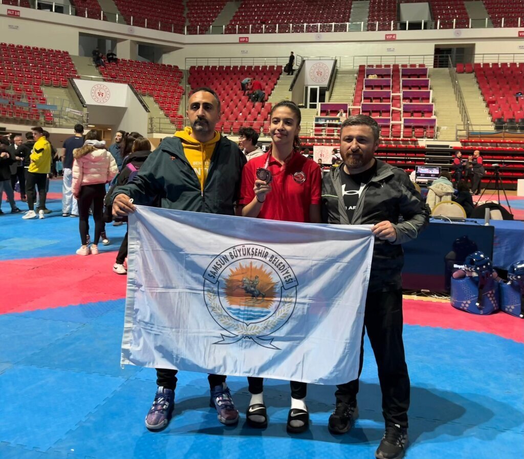 Buyuksehir Taekwondo Kiz Takimi Turkiye ucuncusu oldu 4 scaled