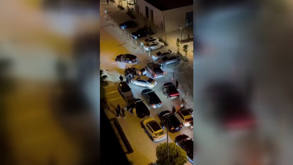 CAKARLI VE SIRENLI DUGUN KONVOYU ILE YOL 378636 104878