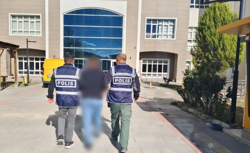 CAMINI KIRIP GIRDIGI MARKETTE YIYIP ICEN 956257 284003 e1760083355918