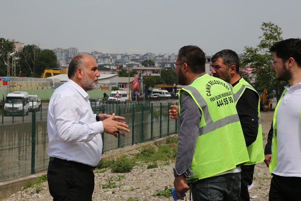 Sandıkçı: İlçemizin ulaşım ağını güçlendiriyoruz