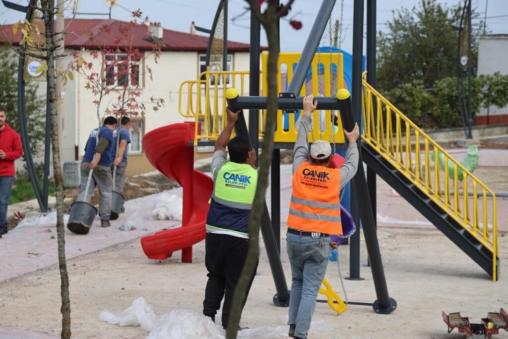 Canik’te Yeni Parklar Hayat Buluyor