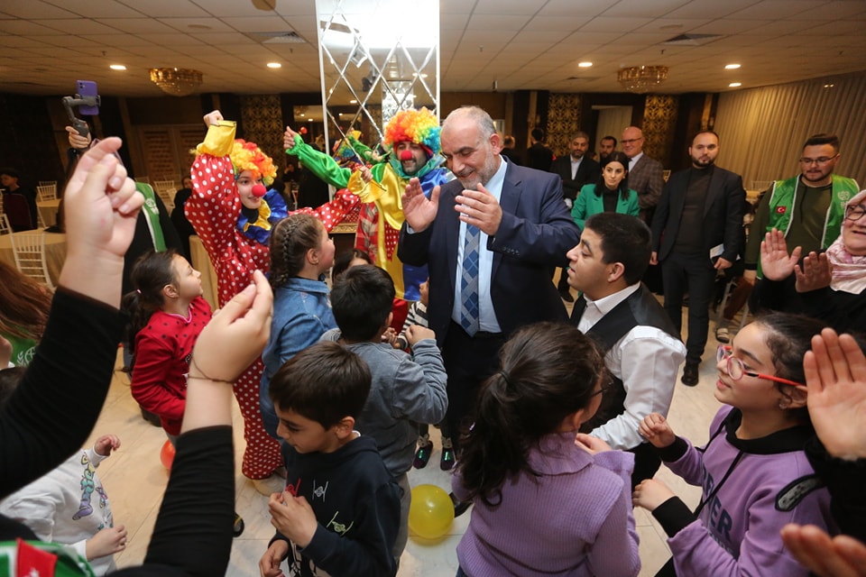 Başkan İbrahim Sandıkçı, yetim çocuklar ile birlikte iftar yaptı