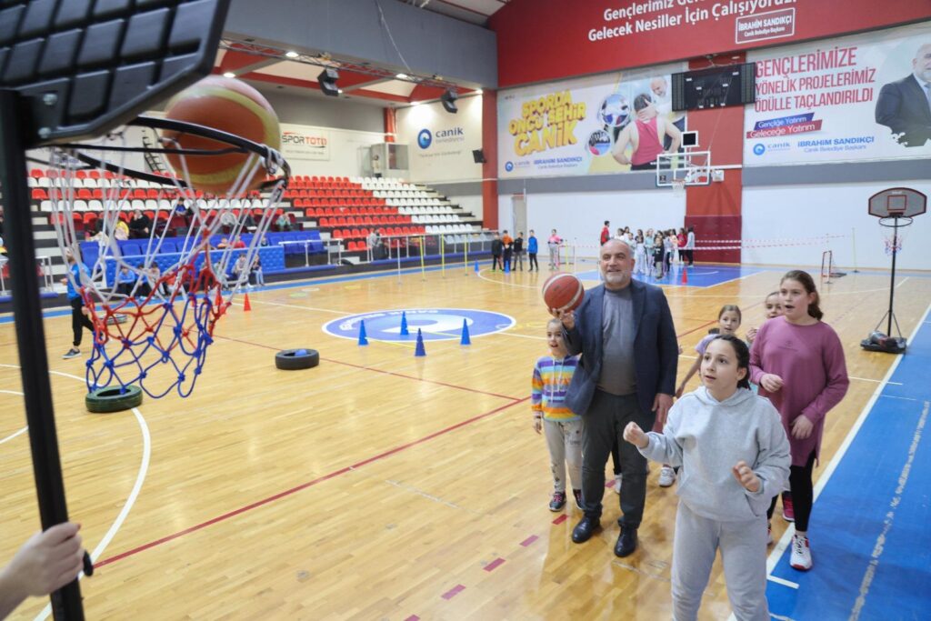 Canik Belediyesi’nden Çocuklara Jest: Canik’te Ara Tatil Heyecanı Yaşanıyor