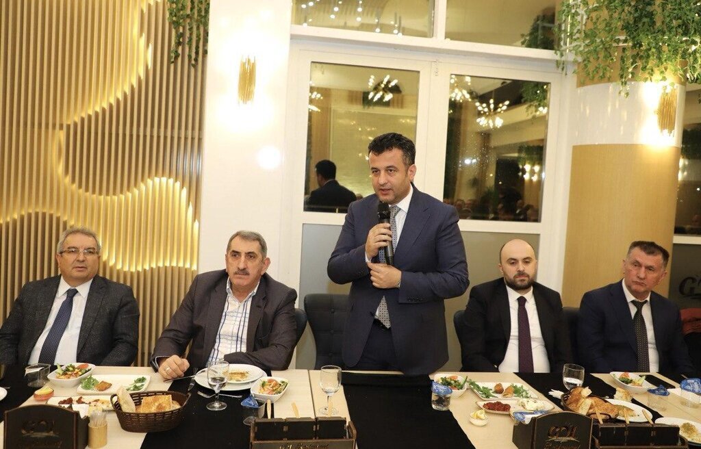 CARSAMBADA MUHTARLAR IFTARDA BULUSTU