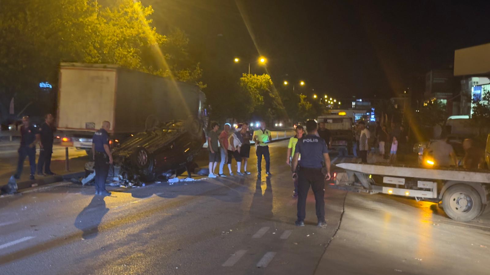 CEKICIYE CARPAN OTOMOBILDEKI CIFT YARALA 852122 252757