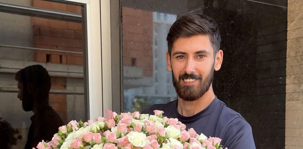 CICEKCIYI TEK YUMRUKLA OLDUREN SUPHELINI 381230 105537 e1729498381384