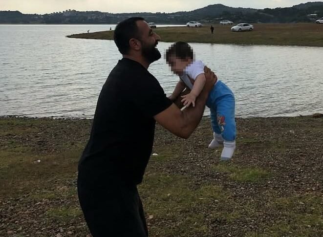 COCUGUNU GORMEK ISTEYEN BABA ESI VE AIL 962187 285600 e1760444294634