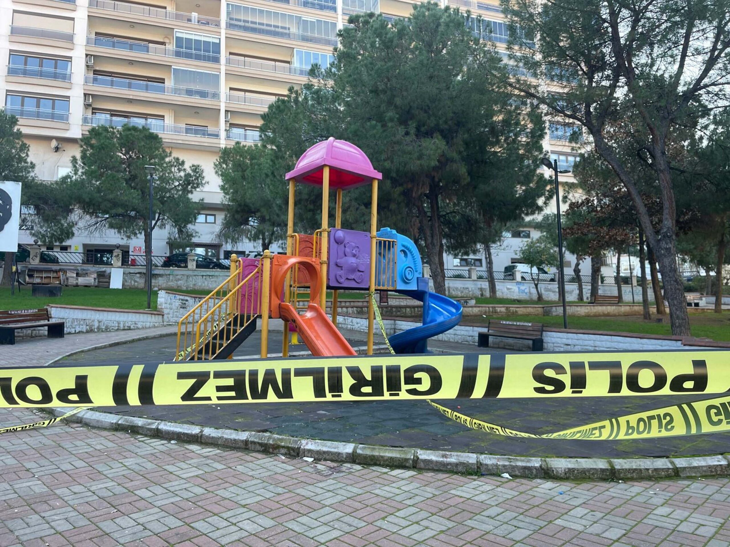 Çocuk parkında 'yan bakma' kavgası; 1 ölü, 1 yaralı