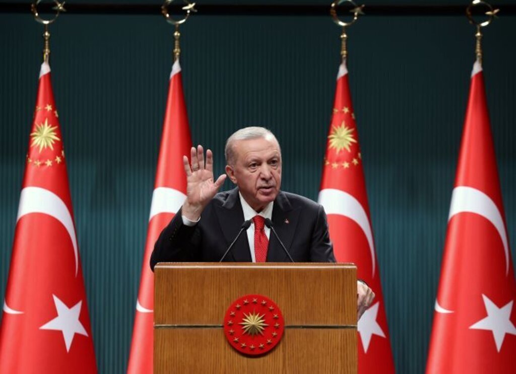 CUMHURBASKANI ERDOGAN ILK 4 MADDEYLE IL 370322 102350