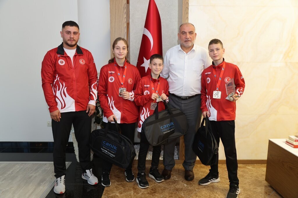 Canik Belediye Baskani Sandikci dunya sampiyonu sporculari agirladi