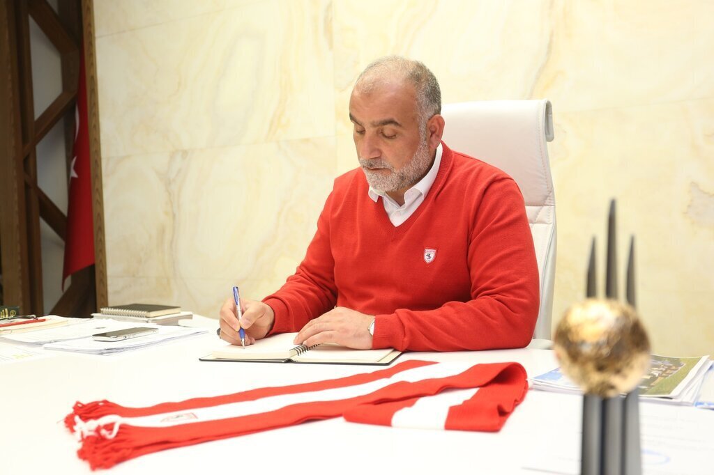 Canik Belediyesi Samsunspor Formasi Hediye Ediyor