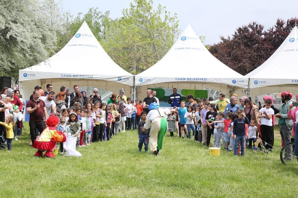 Canik Belediyesinin duzenledigi senlikte cocuklar eglendi