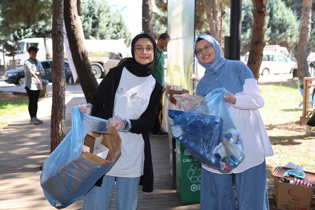 Canikli Gencler Temiz Bir Dunya Icin El Ele Verdi