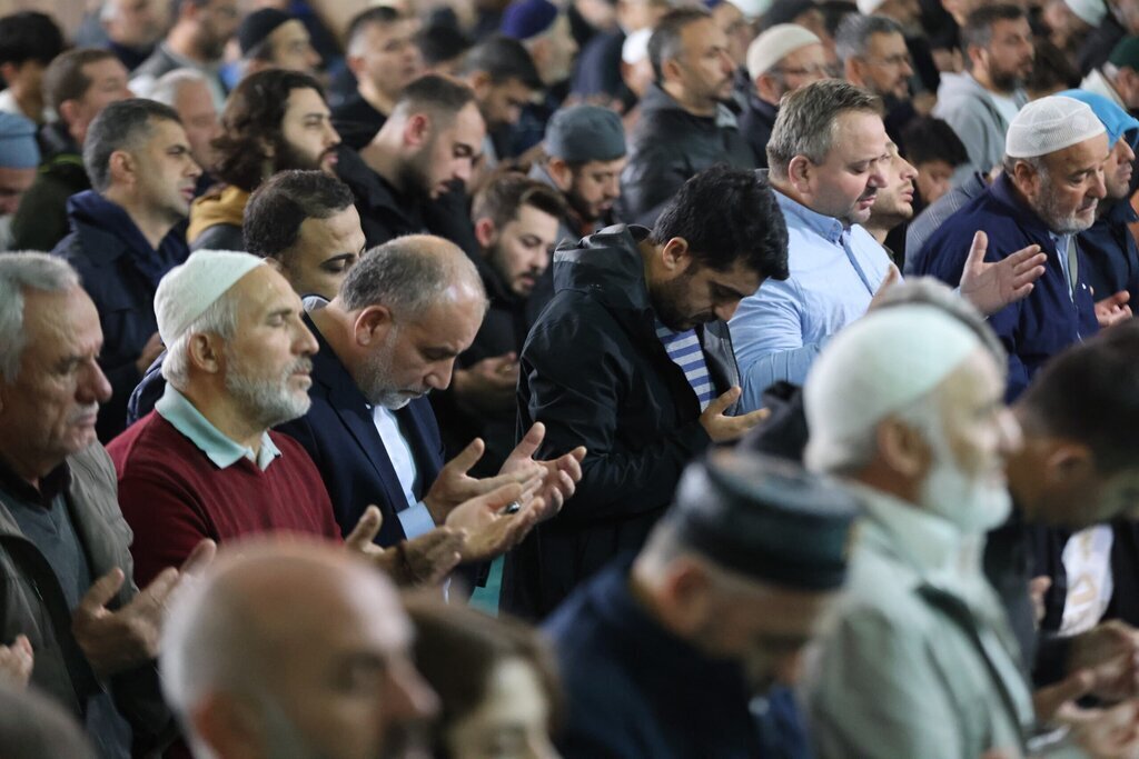 Canikte Eller Filistin Icin Semaya Kalkti scaled