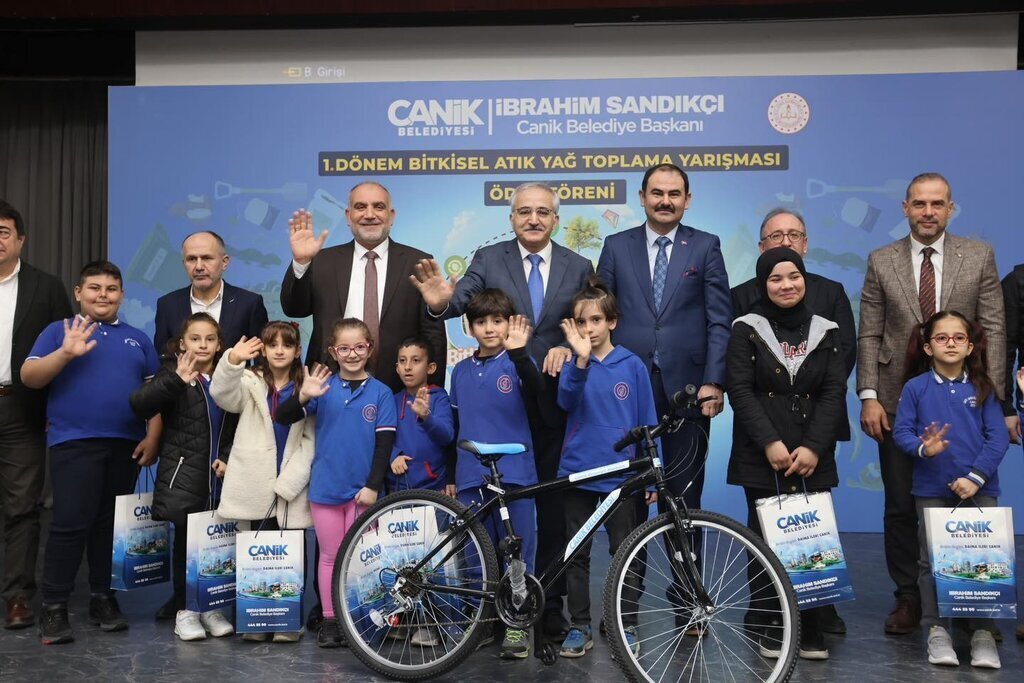 Canikte Ogrenciler Doga Icin El Ele