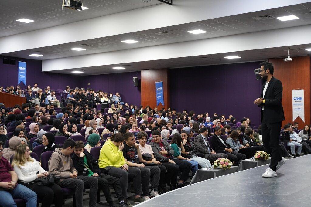 Canikte Ogrencilere Gri Koctan Ozel Seminer