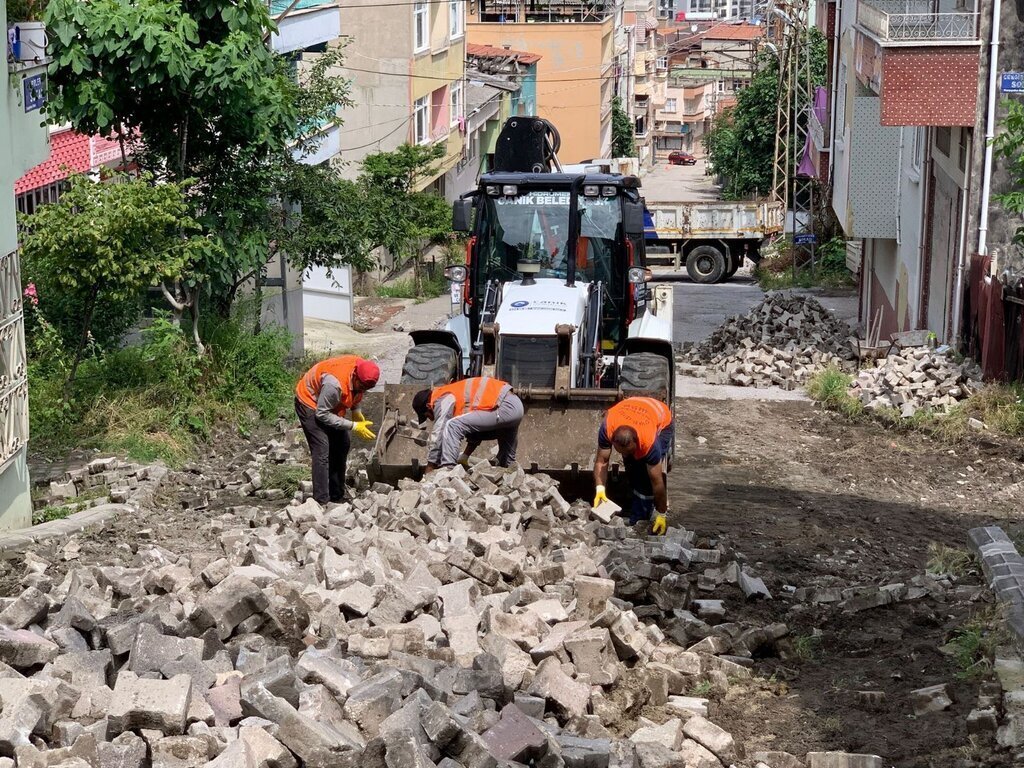 Canikte Yol Atagi Suruyor