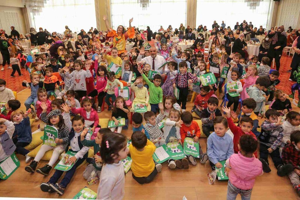 Canikte minikler Baskan amcasindan masal dinledi