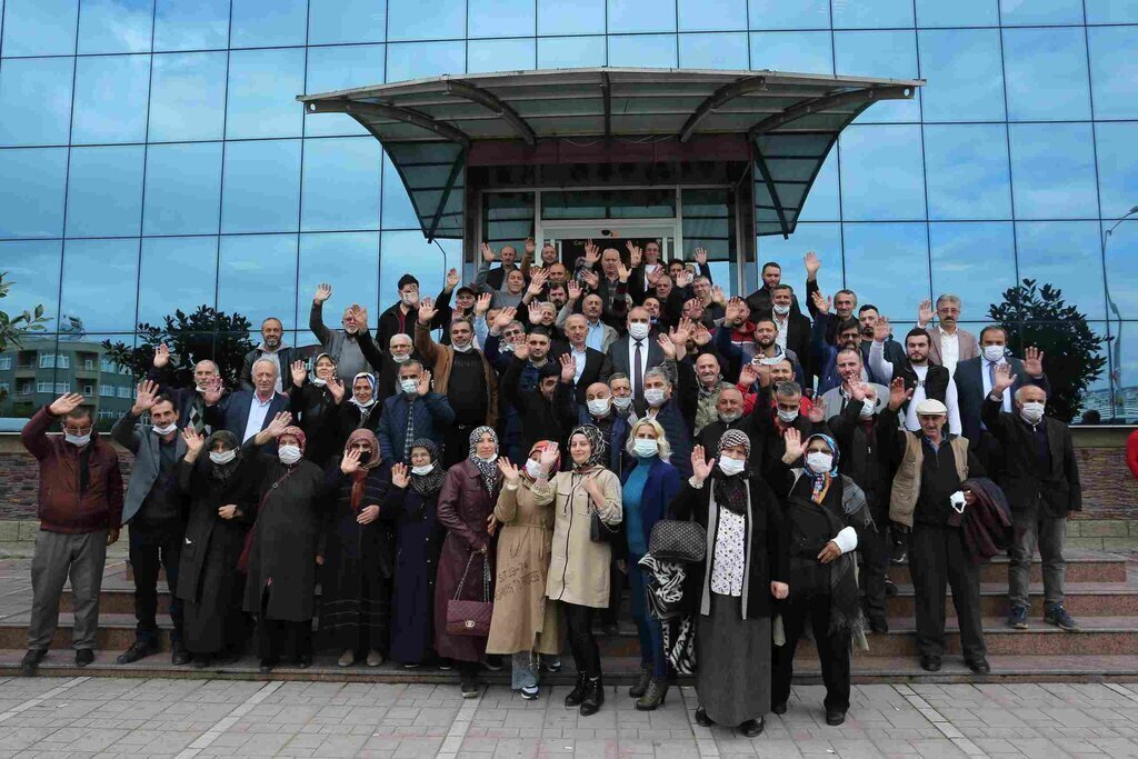 Canikte pazarci esnafin yuzu guluyor scaled