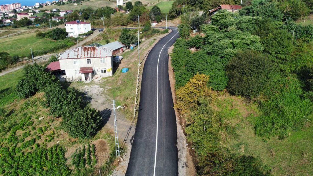 Canik’te yollar sıcak asfaltla donatıldı