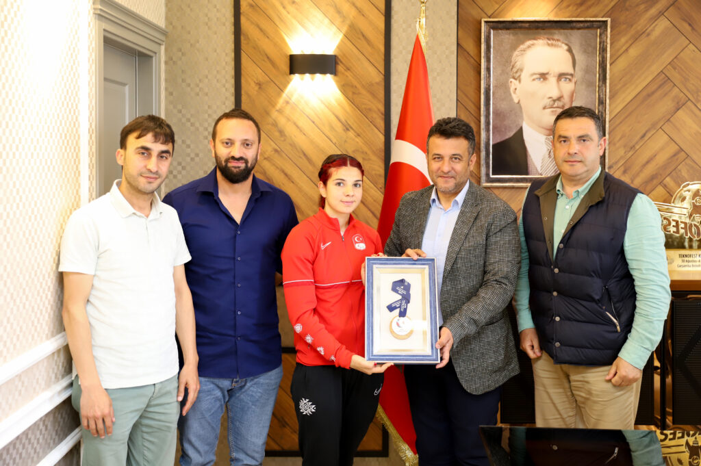 Çarşamba Belediyespor’un milli sporcusu Esra Bayrak Fransa’da madalya kazandı