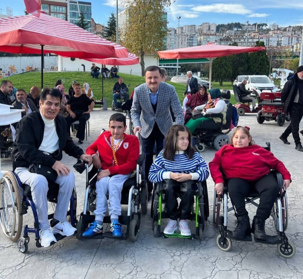 Cinkil engelli vatandaslarla bulustu