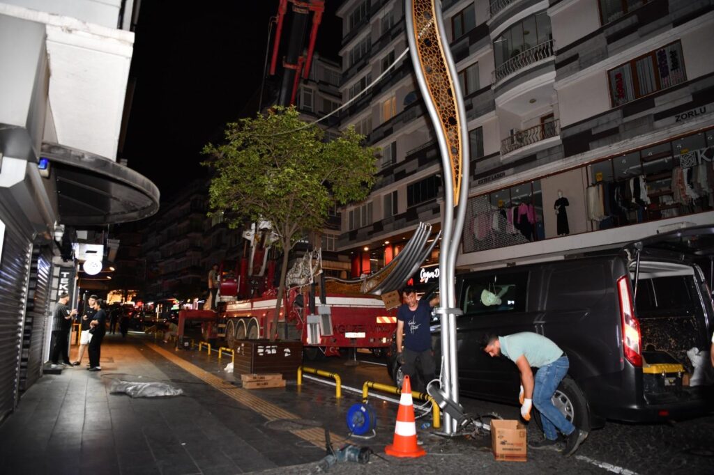 Samsun’un Çiftlik Caddesinde Aydınlatmalar Yenileniyor