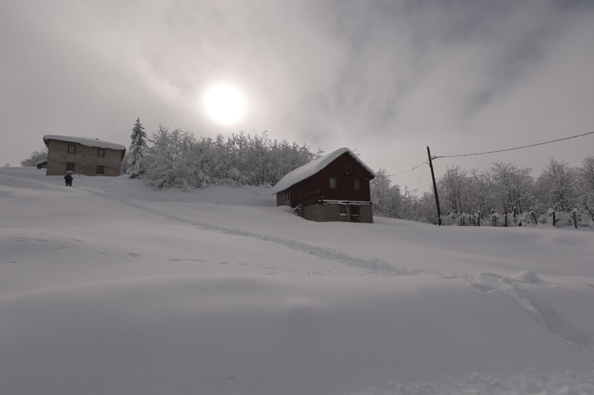 DENIZ MANZARALI YAYLADA KAR GUZELLIGI 1065105 316041