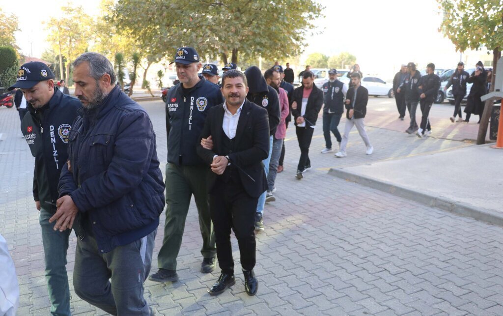 DENIZLI KADININ ALTINLARINI ALIP MILYON 401112 118250 scaled