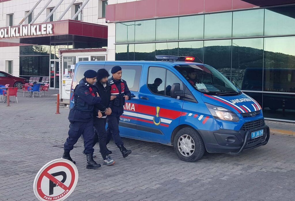 Sahte üsteğmen yaşlı adamı dolandırdı